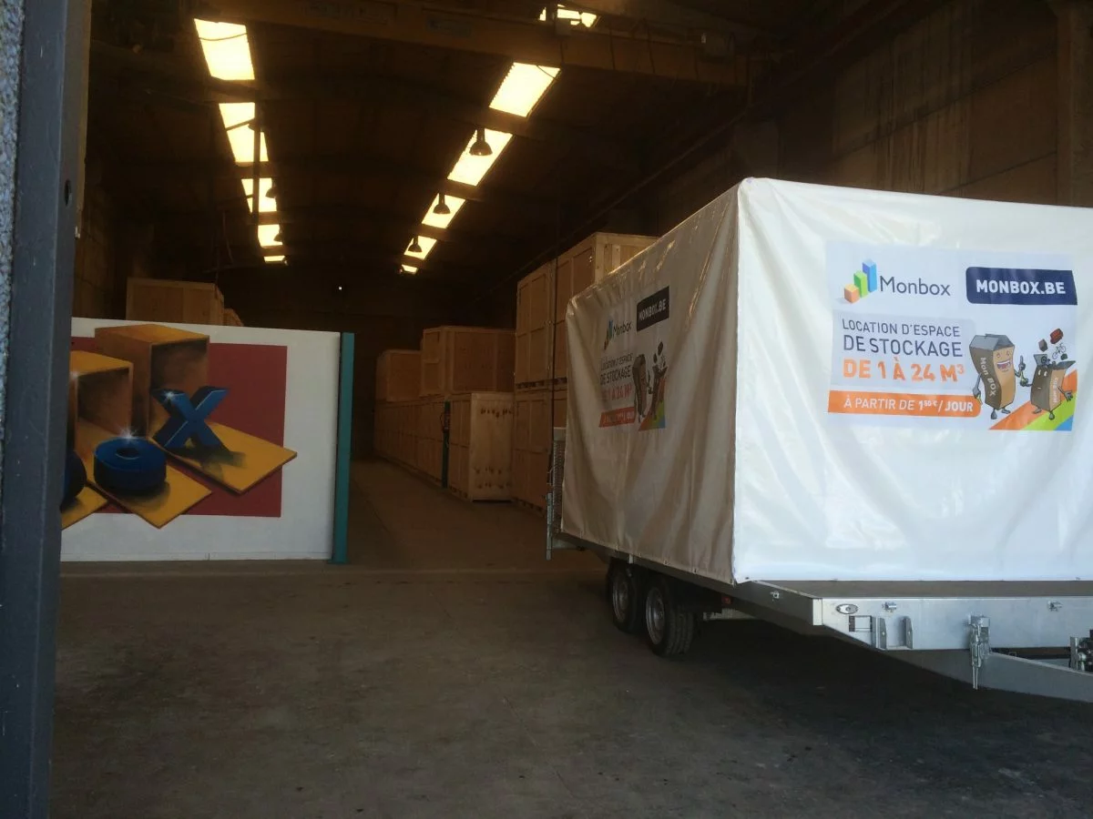 Box de stockage Monbox en bois ventile dans entrepot